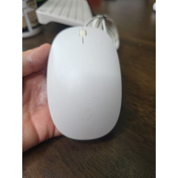 HP White Lifestyle White Wired USB Optical Mouse MODEL TPC-P001M 2 Button Scroll - Picture 4 of 16
